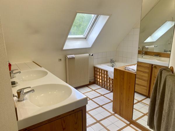 Maison
         7 pièces
        - 167 m² 399 000 € *