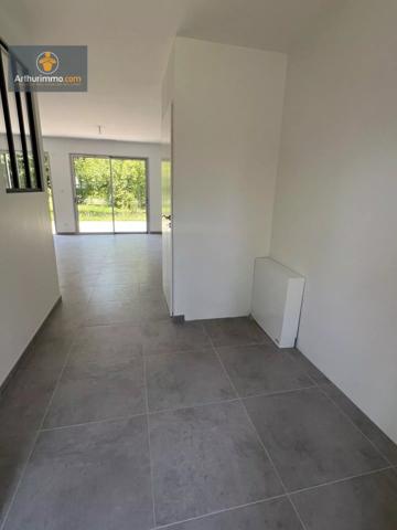 Vente                                                      Maison
                        
                     4 pièces                      105 m2                     à Casteljaloux