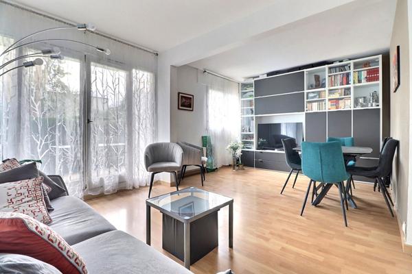 Appartement 3 pièces en rez-de-jardin sur cour avec double parking