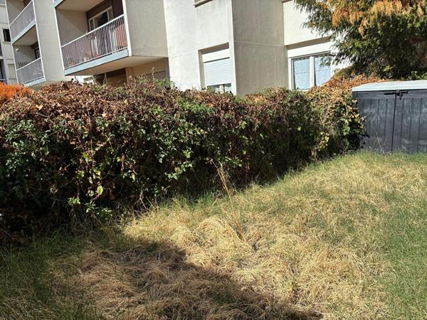 Appartement 3 pièces en rez-de-jardin sur cour avec double parking