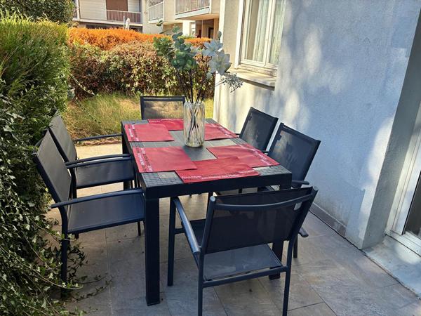 Appartement 3 pièces en rez-de-jardin sur cour avec double parking