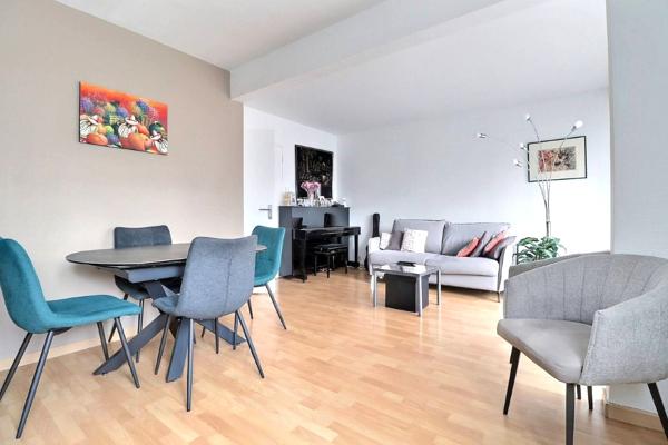 Appartement 3 pièces en rez-de-jardin sur cour avec double parking