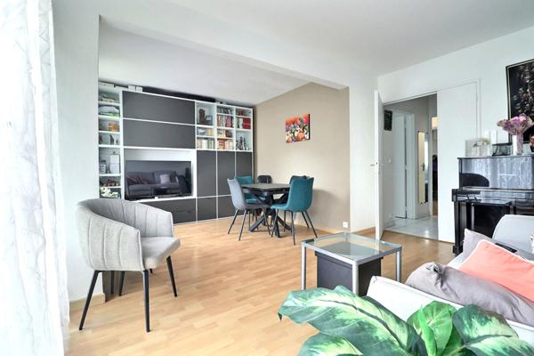 Appartement 3 pièces en rez-de-jardin sur cour avec double parking