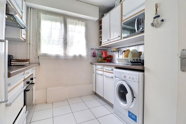 Appartement 3 pièces en rez-de-jardin sur cour avec double parking