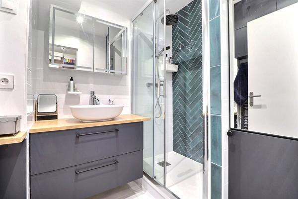 Appartement 3 pièces en rez-de-jardin sur cour avec double parking