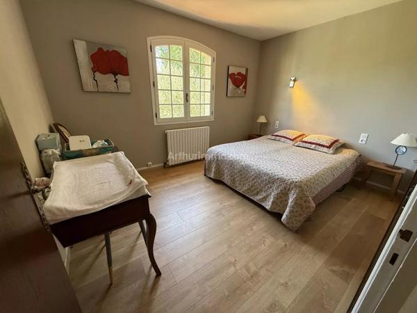 Vente                                                      Villa
                        
                     8 pièces                      214 m2                     à Clermont-l'Hérault