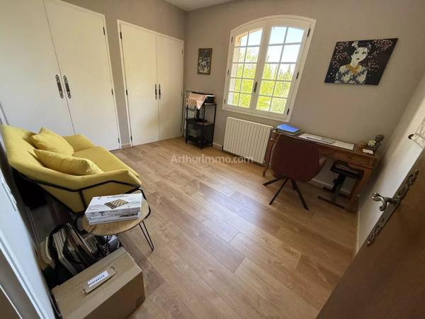Vente                                                      Villa
                        
                     8 pièces                      214 m2                     à Clermont-l'Hérault