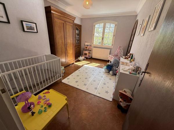 Vente                                                      Villa
                        
                     8 pièces                      214 m2                     à Clermont-l'Hérault
