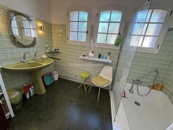 Vente                                                      Villa
                        
                     8 pièces                      214 m2                     à Clermont-l'Hérault