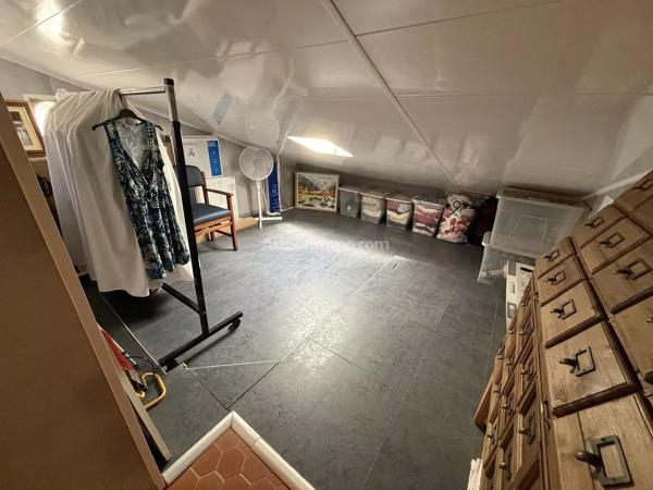 Vente                                                      Villa
                        
                     8 pièces                      214 m2                     à Clermont-l'Hérault