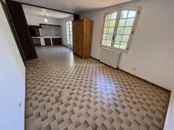 Vente                                                      Villa
                        
                     8 pièces                      214 m2                     à Clermont-l'Hérault