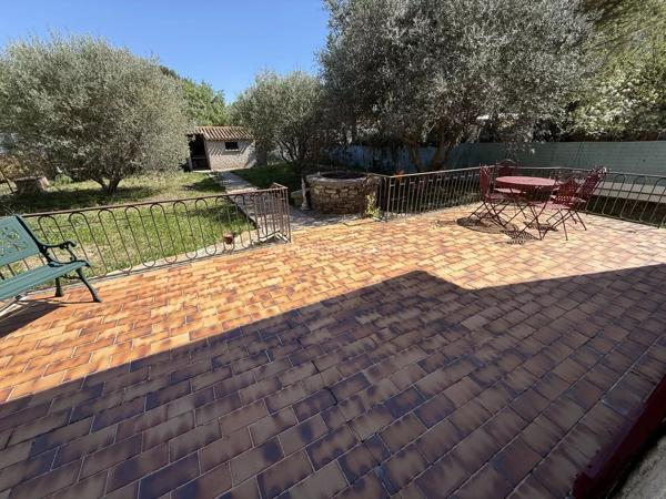 Vente                                                      Villa
                        
                     8 pièces                      214 m2                     à Clermont-l'Hérault