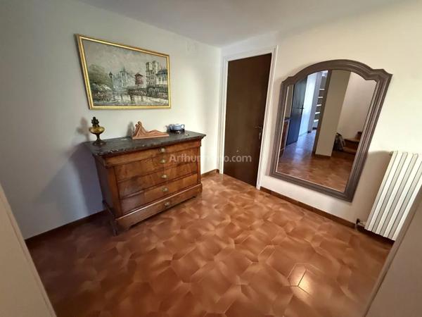 Vente                                                      Villa
                        
                     8 pièces                      214 m2                     à Clermont-l'Hérault