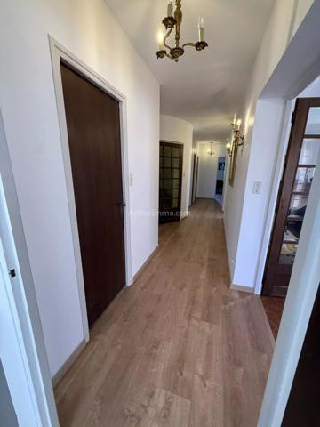 Vente                                                      Villa
                        
                     8 pièces                      214 m2                     à Clermont-l'Hérault