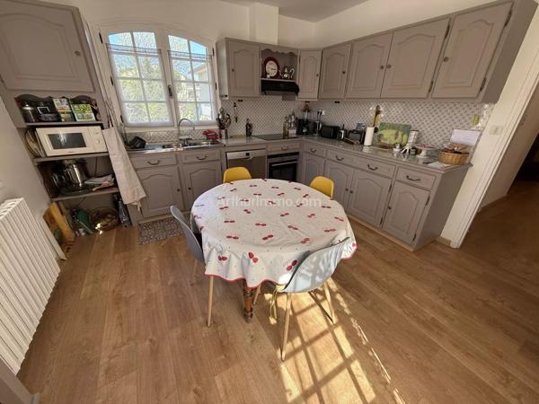 Vente                                                      Villa
                        
                     8 pièces                      214 m2                     à Clermont-l'Hérault