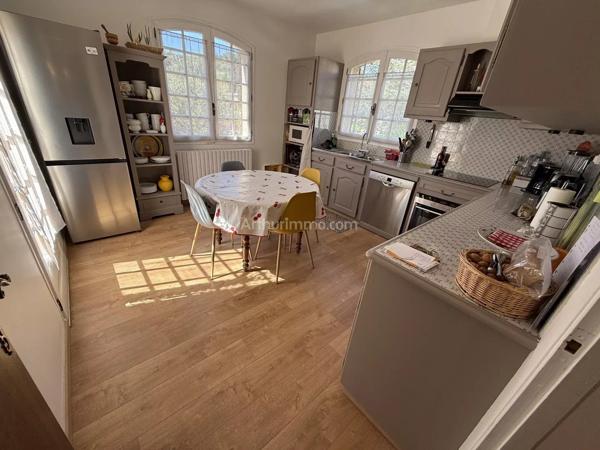Vente                                                      Villa
                        
                     8 pièces                      214 m2                     à Clermont-l'Hérault