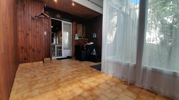 ROCHEFORT -  Maison à étage avec 3 chambres et garage  à 15 mn  à pied du centre-ville