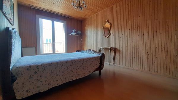 ROCHEFORT -  Maison à étage avec 3 chambres et garage  à 15 mn  à pied du centre-ville