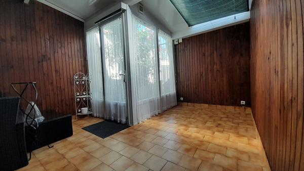 ROCHEFORT -  Maison à étage avec 3 chambres et garage  à 15 mn  à pied du centre-ville