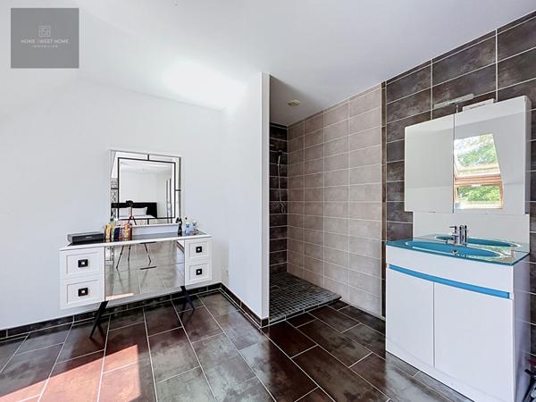 TRELAZE - ST BARTHÉLEMY Maison familiale 151 m2 vie de plain pied 4 chambres garage Trelaze