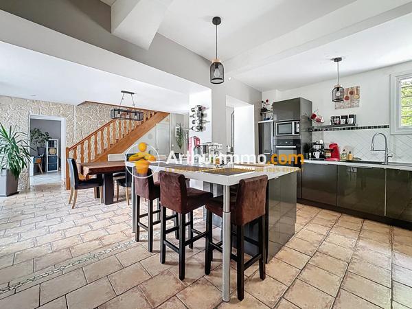 Vente                                                      Maison
                        
                     6 pièces                      135 m2                     à Bourgoin-Jallieu
