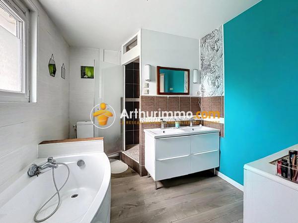 Vente                                                      Maison
                        
                     6 pièces                      135 m2                     à Bourgoin-Jallieu