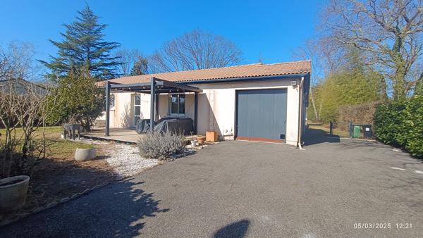 Maison à louer Pessac : 5 pièces, 109m² avec 4 chambre(s) à 2 092€ - AJP Immobilier Pessac