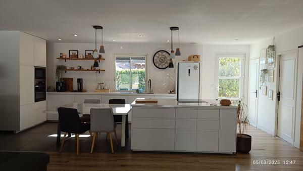 Maison à louer Pessac : 5 pièces, 109m² avec 4 chambre(s) à 2 092€ - AJP Immobilier Pessac