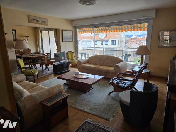 LYON 1er. T3 au 7ème étage + parking sous sol et cave.