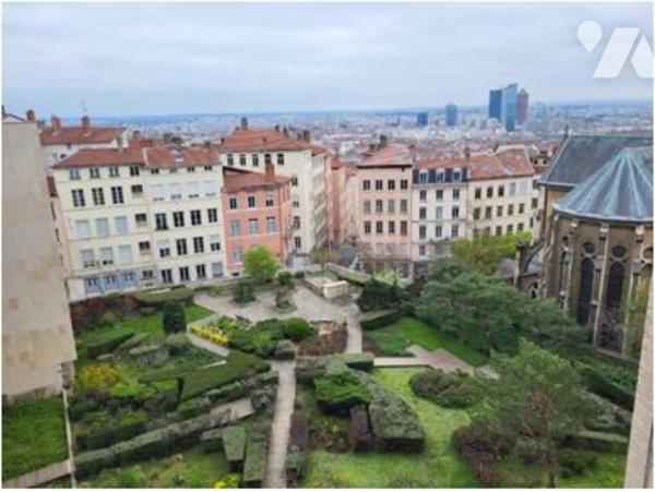 LYON 1er. T3 au 7ème étage + parking sous sol et cave.