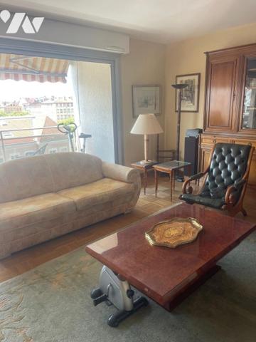 LYON 1er. T3 au 7ème étage + parking sous sol et cave.