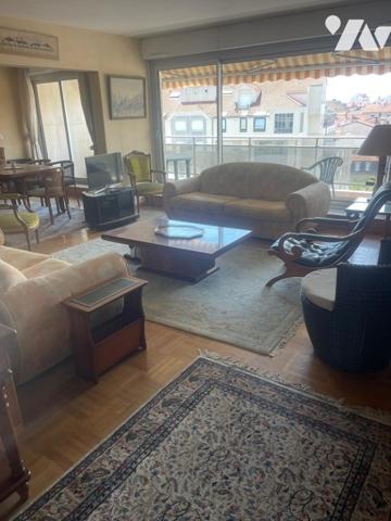 LYON 1er. T3 au 7ème étage + parking sous sol et cave.