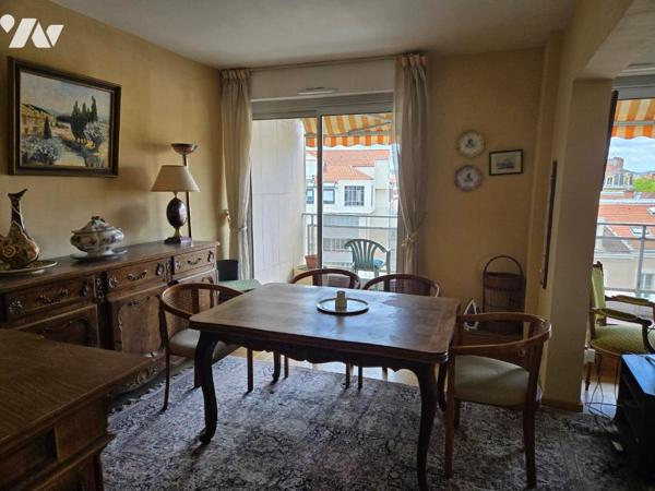 LYON 1er. T3 au 7ème étage + parking sous sol et cave.