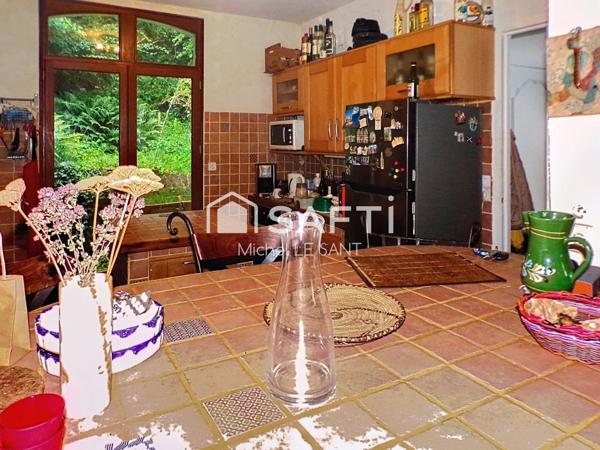 Vivable plain-pied et située dans un environnement verdoyant