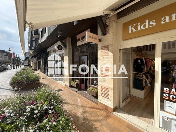 Location Local commercial 1 pièce 42.49 m² - 72-74 RUE DESIRE LE HOC Deauville 14800