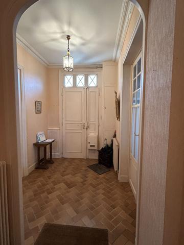 Maison - 8 pièces - 244 m²