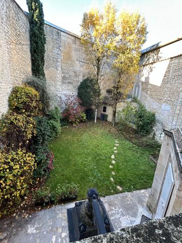 Maison - 8 pièces - 244 m²