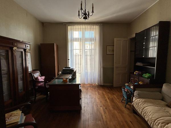 Maison - 8 pièces - 244 m²