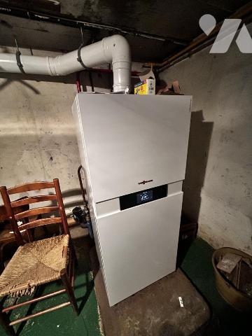 CHENOVE - Boulevard Bazin - Belle maison TYPE 6 des années 1930 avec petit local commercial loué