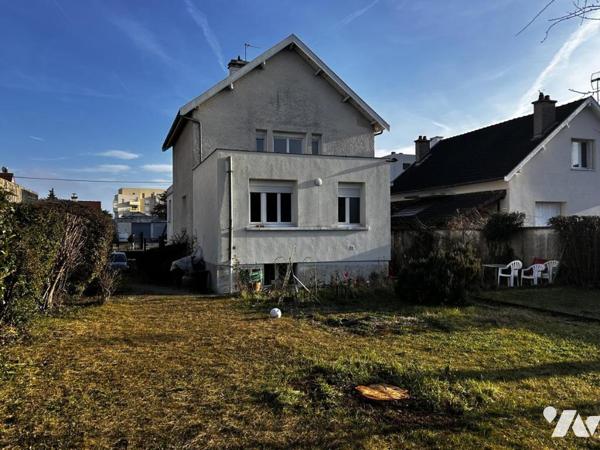 CHENOVE - Boulevard Bazin - Belle maison TYPE 6 des années 1930 avec petit local commercial loué