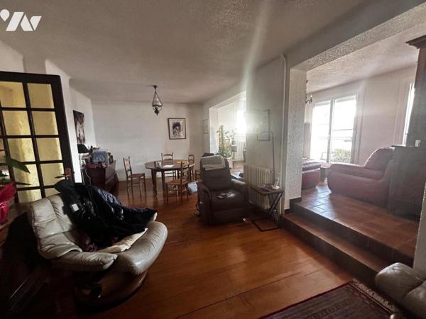 CHENOVE - Boulevard Bazin - Belle maison TYPE 6 des années 1930 avec petit local commercial loué