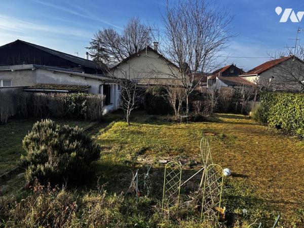CHENOVE - Boulevard Bazin - Belle maison TYPE 6 des années 1930 avec petit local commercial loué