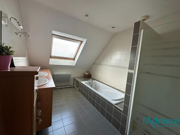 Maison individuelle 4 chambres un bureau sur un terrain de 8.50 ares