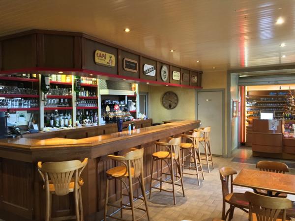 Dpt Côtes d'Armor (22), BAISSE DE PRIX à vendre Côtes d’Armor, Bar - Tabac - Station-service Bordure axe routier très fréquenté (~6000 passages / jour)