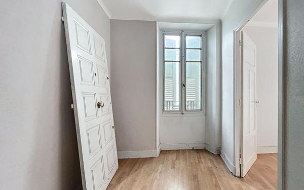 Immeuble à vendre    7 pièces • 250 m2 Bourg-lès-Valence