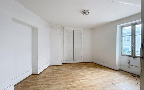 Immeuble à vendre    7 pièces • 250 m2 Bourg-lès-Valence