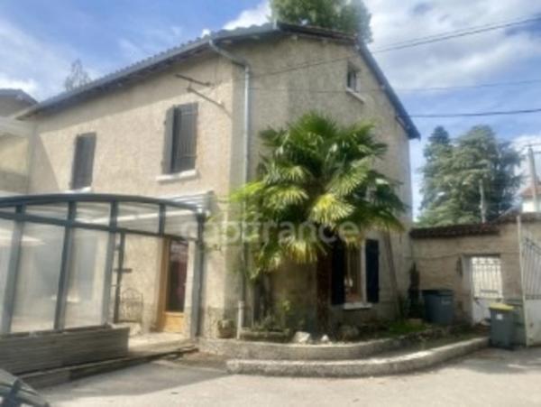 Maison et appartement à vendre, proche du centre de GREZIEU-LA-VARENNE.