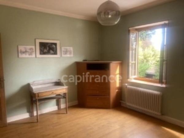 Maison et appartement à vendre, proche du centre de GREZIEU-LA-VARENNE.