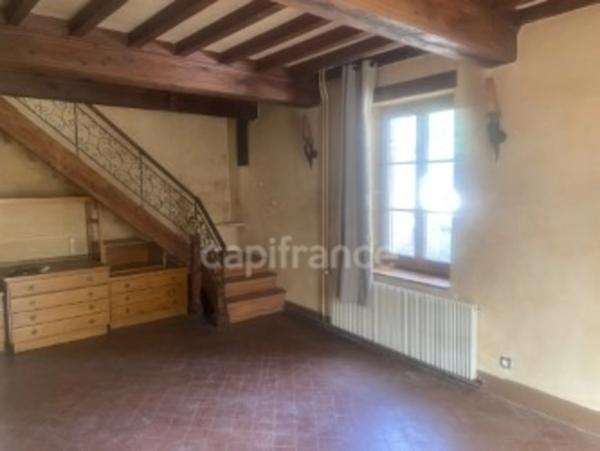 Maison et appartement à vendre, proche du centre de GREZIEU-LA-VARENNE.