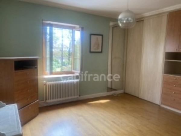 Maison et appartement à vendre, proche du centre de GREZIEU-LA-VARENNE.